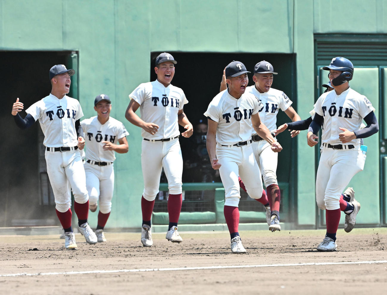 大阪偕星対大阪桐蔭　大阪偕星に勝利し喜ぶ大阪桐蔭ナイン（撮影・石井愛子）