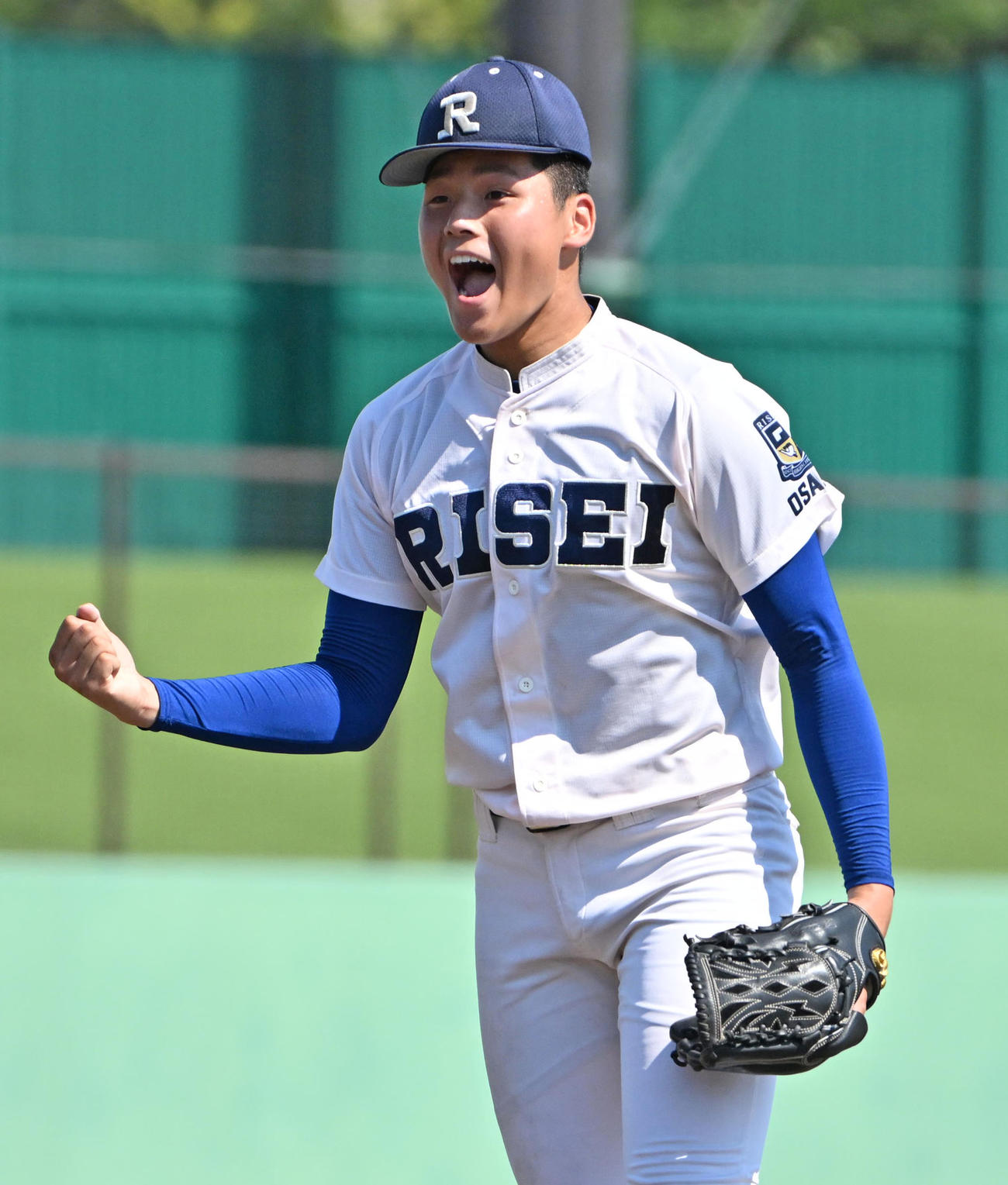 履正社対阪南大　7回裏阪南大2死三塁　中嶋海吏を中飛に抑えガッツポーズをする江藤幸大（撮影・石井愛子）