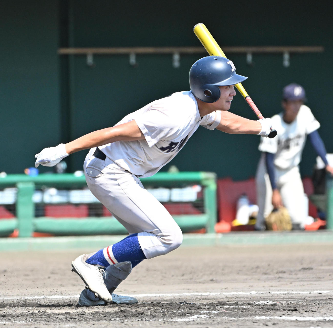 履正社対阪南大　7回表履正社1死満塁　岩本諒は中適時打を放つ（撮影・石井愛子）