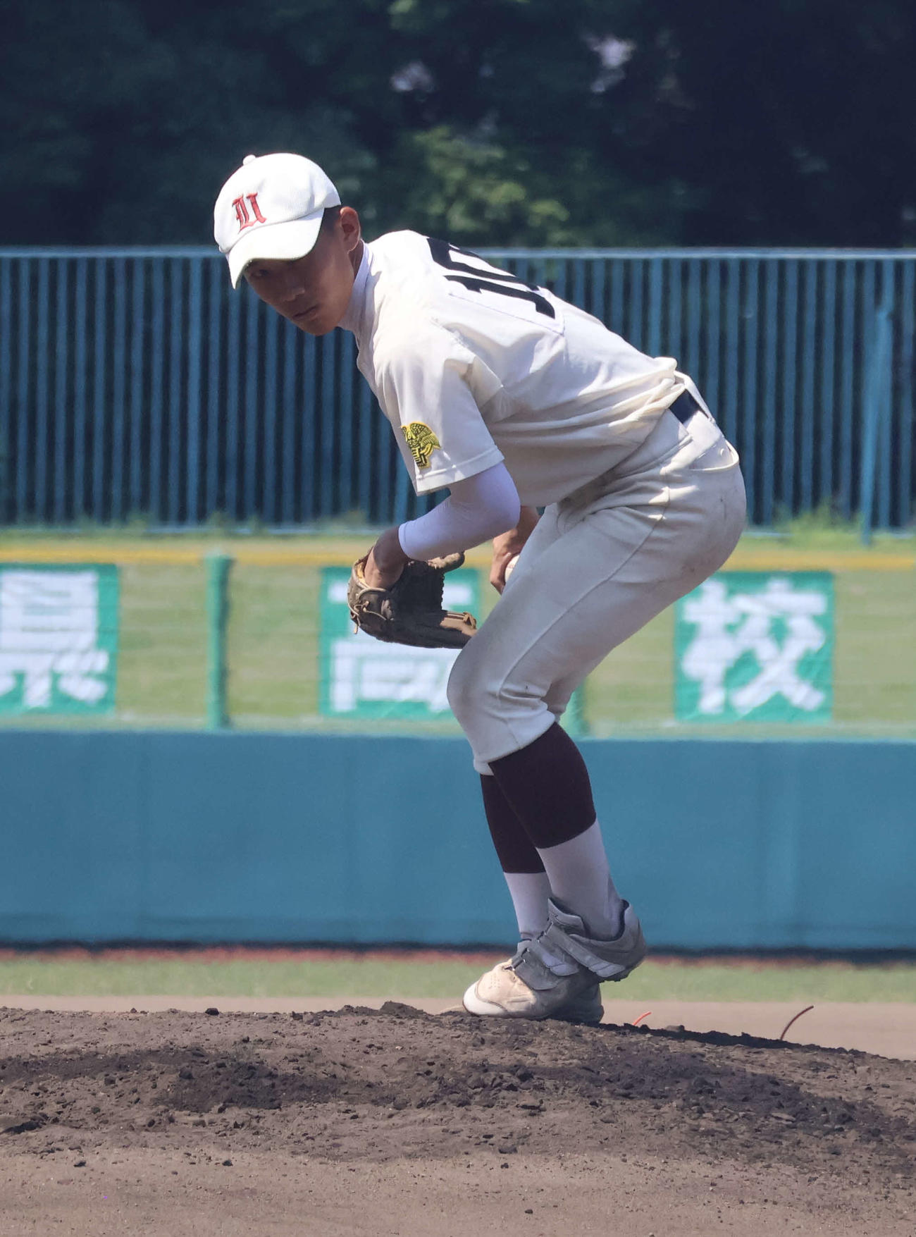 高校野球奈良大会準々決勝　奈良大付対畝傍　6回から2番手で登板した畝傍・中谷（撮影・佐藤奨真）