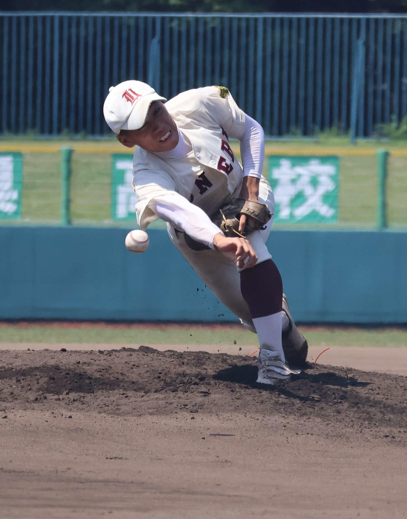 高校野球奈良大会準々決勝　奈良大付対畝傍　6回から2番手で登板した畝傍・中谷（撮影・佐藤奨真）