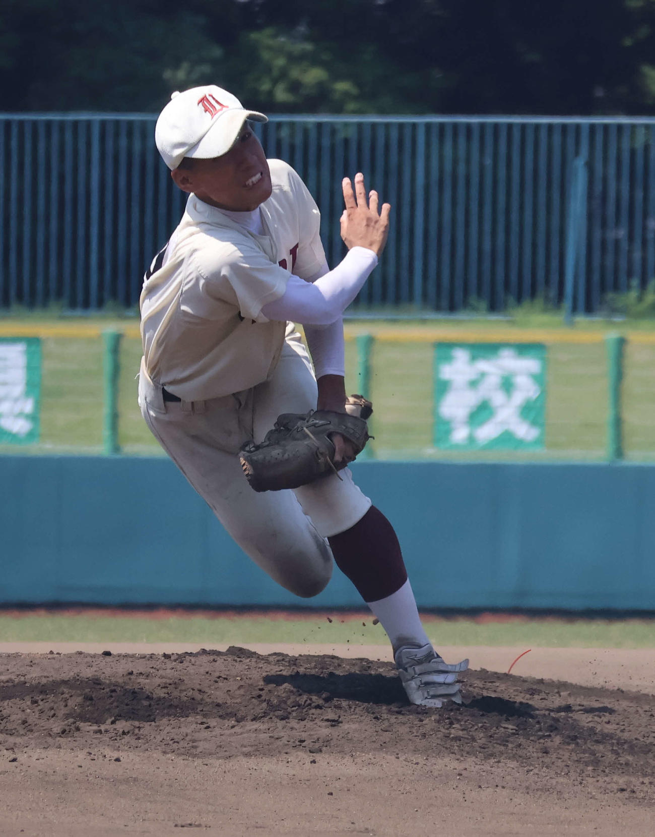 高校野球奈良大会準々決勝　奈良大付対畝傍　6回から2番手で登板した畝傍・中谷（撮影・佐藤奨真）