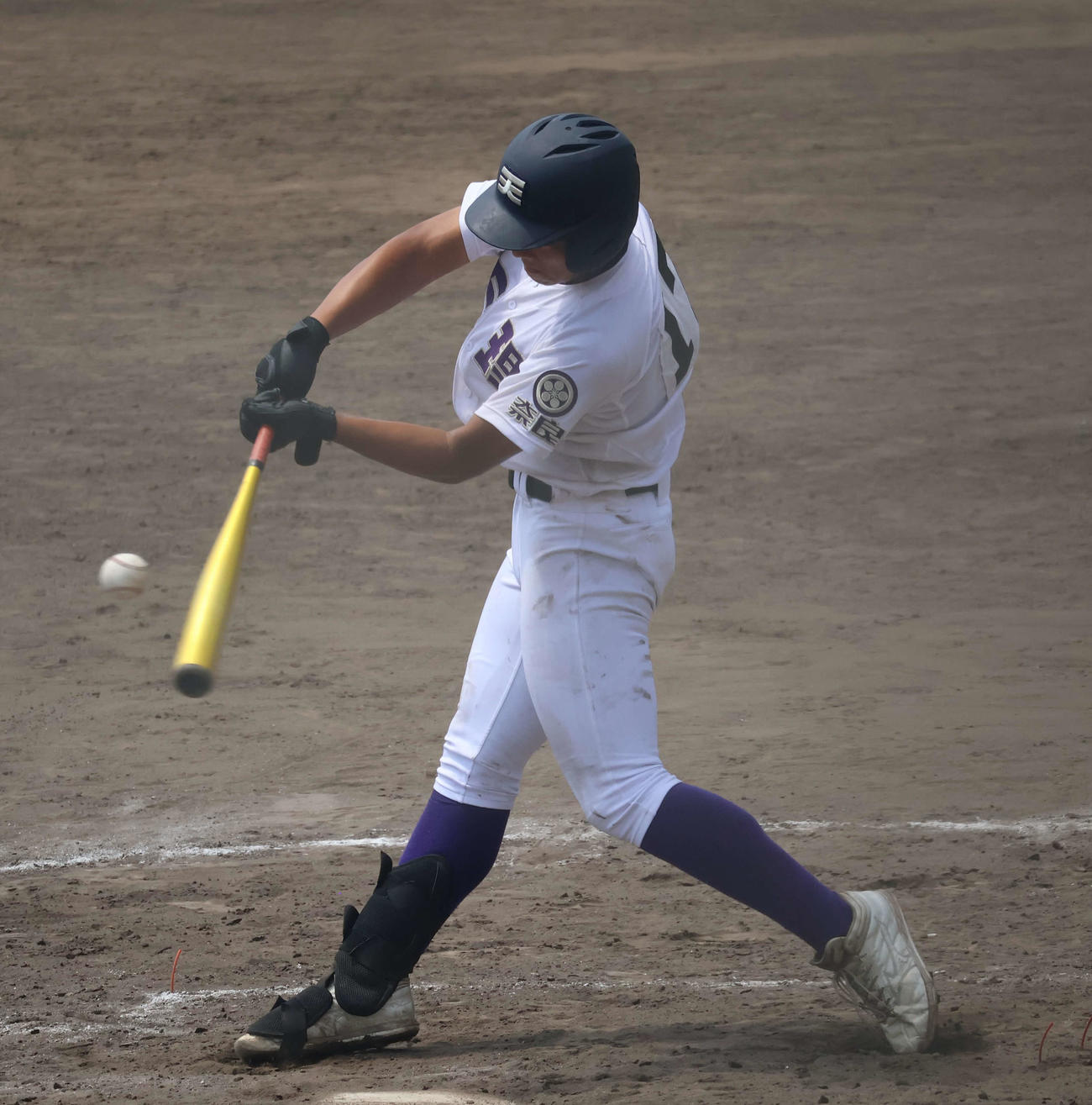 高校野球奈良大会準々決勝　天理対御所実　4回裏1死一、二塁から代打で登場し右前へ適時打を放つ天理・本田（撮影・佐藤奨真）