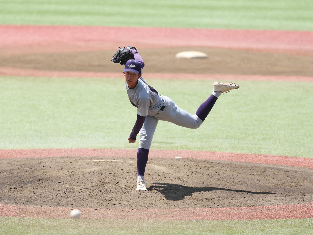 花巻東対盛岡大付　力投する花巻東・萬谷（撮影・増田悦実）