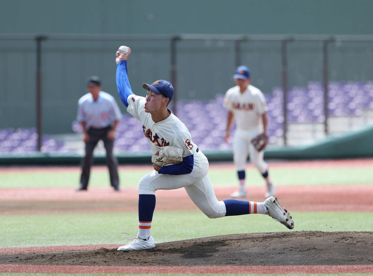 花巻東対盛岡大付　先発し力投する盛岡大付・松葉（撮影・増田悦実）