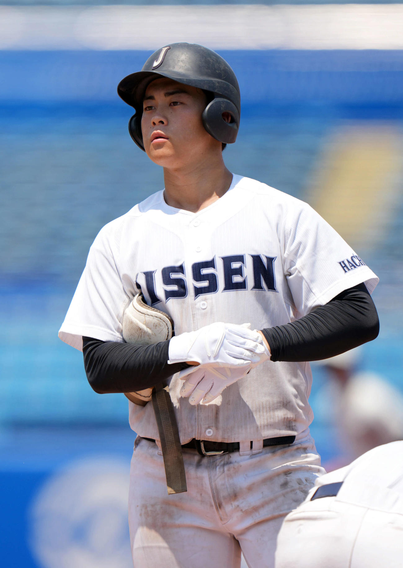 八王子実践対日大三　4回表八王子実践無死一塁、右前打を放つ岡本（撮影・小島史椰）