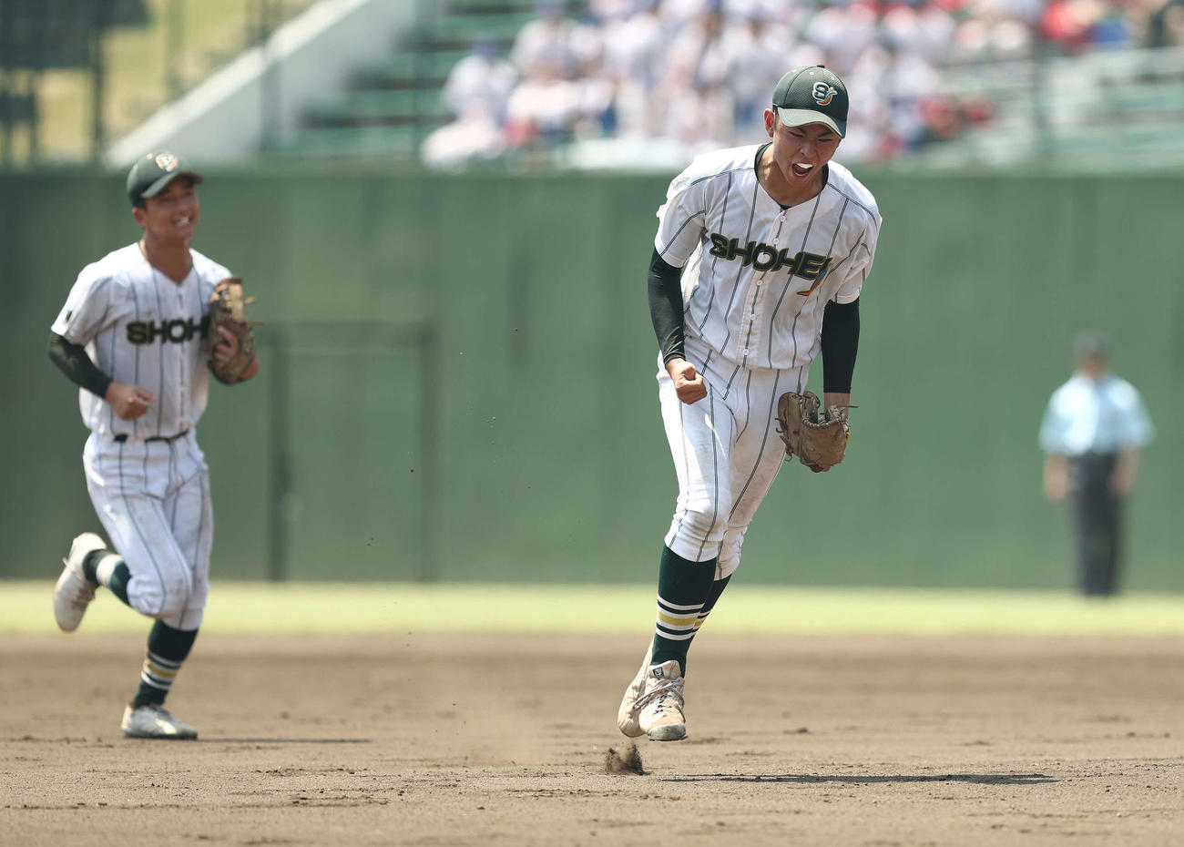 浦和実対昌平　8回表を抑え雄たけびを上げる昌平・佐藤佑（撮影・河田真司）