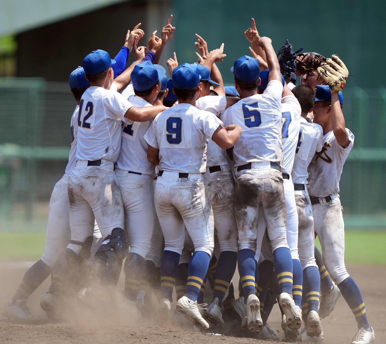 会津北嶺対聖光学院　優勝し喜びを爆発させる聖光学院ナイン（撮影・小島史椰）