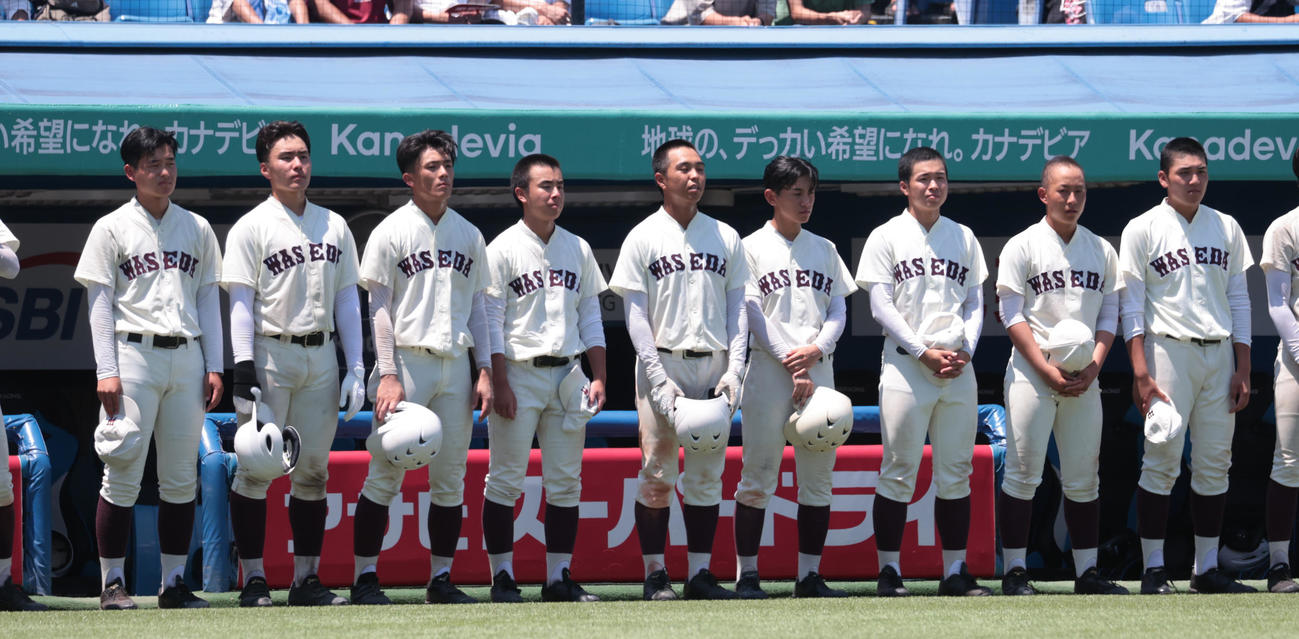 八王子学園八王子対早大学院　敗れた早大学院ナイン（撮影・柴田隆二）