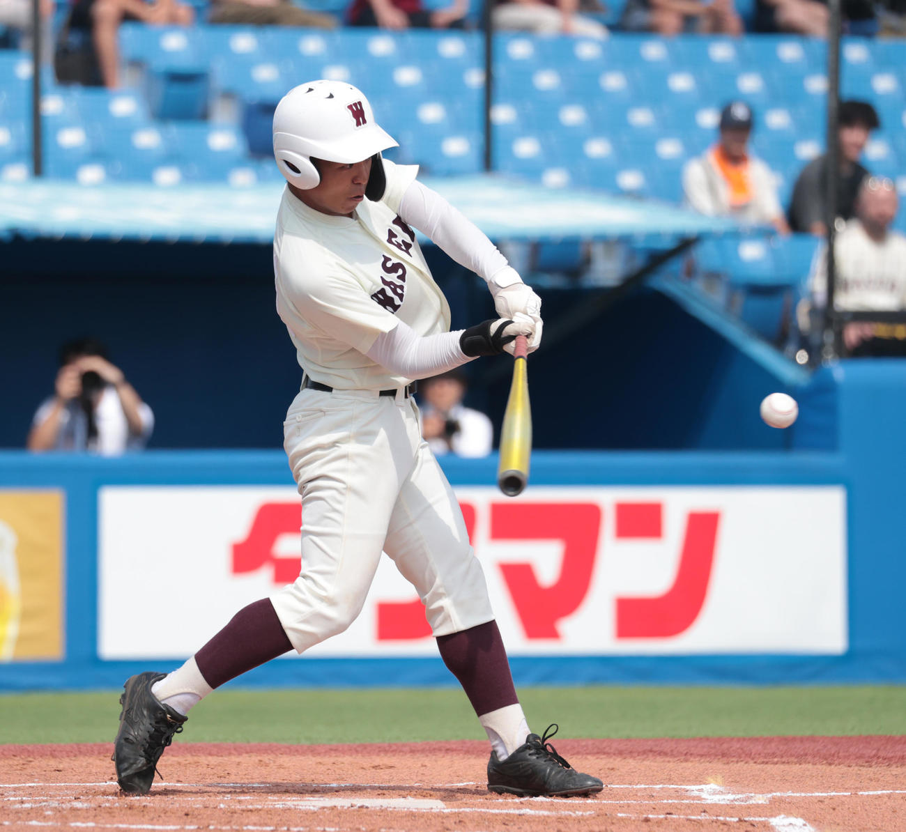 八王子学園八王子対早大学院　1回裏早大学院無死満塁、小西は左中間に満塁一掃の適時二塁打を放つ（撮影・柴田隆二）