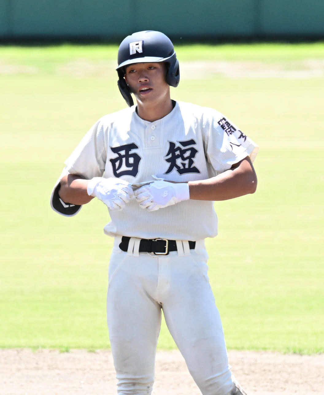 福岡工対西日本短大付　5回裏西日本短大付2死一、三塁、斉藤は適時打を放つ（撮影・林敢治）