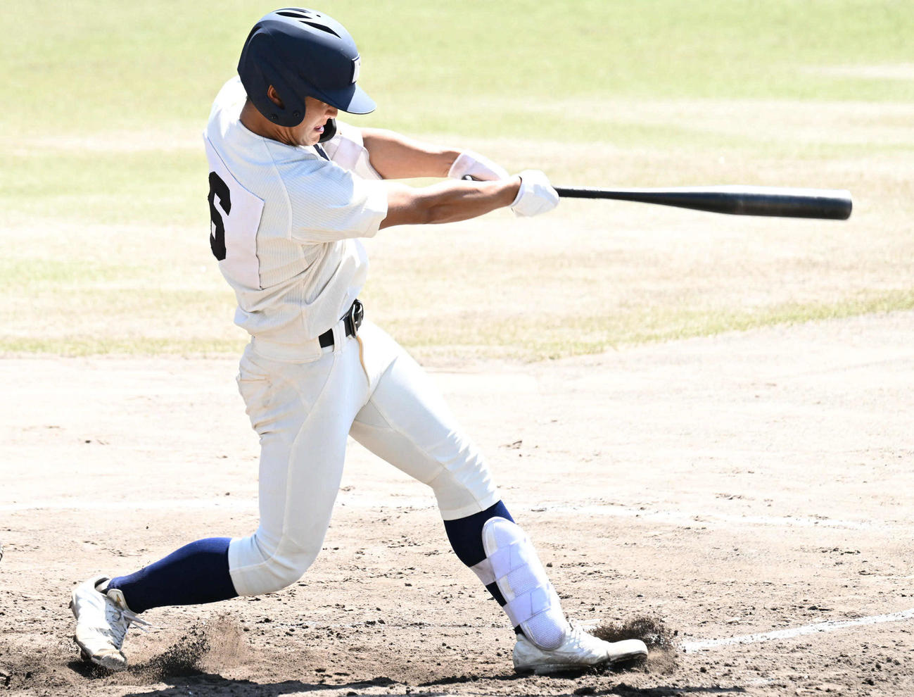 福岡工対西日本短大付　3回裏西日本短大付1死一、三塁、井上は犠飛を放ち先制する（撮影・林敢治）