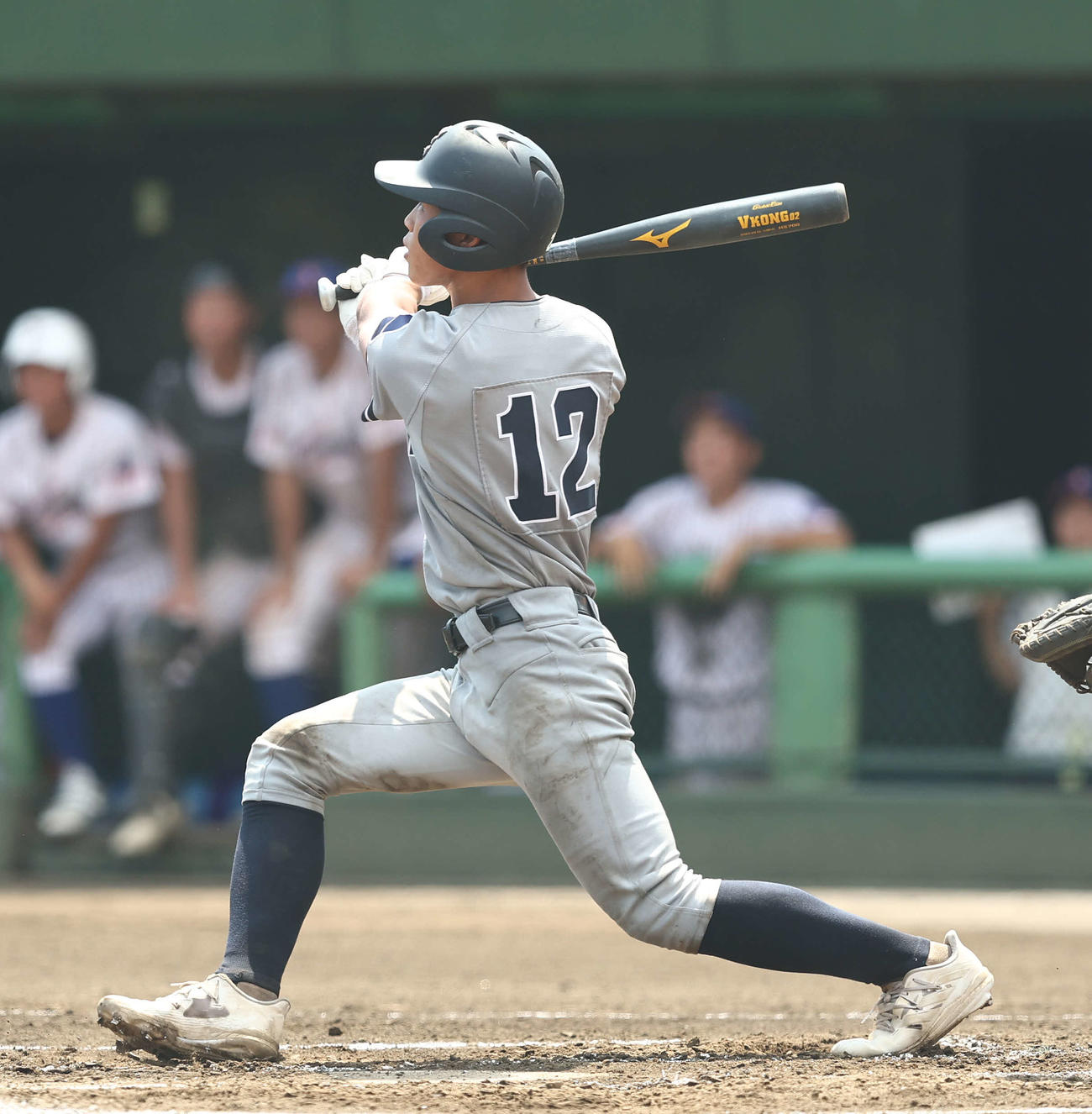 叡明対山村学園　叡明対山村学園　6回表叡明2死一、二塁、右越え3点本塁打を放つ青木（撮影・河田真司）