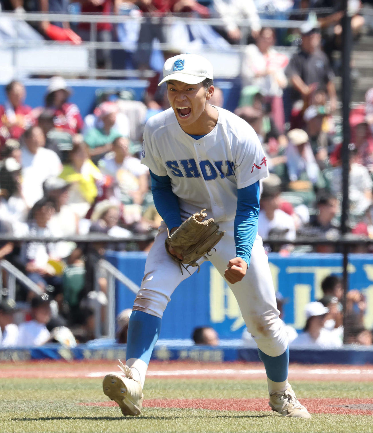 八千代松陰対習志野　7回裏習志野2死一、二塁、岡田を遊飛に仕留めて、雄たけびを上げる高橋優（撮影・丹羽敏通）
