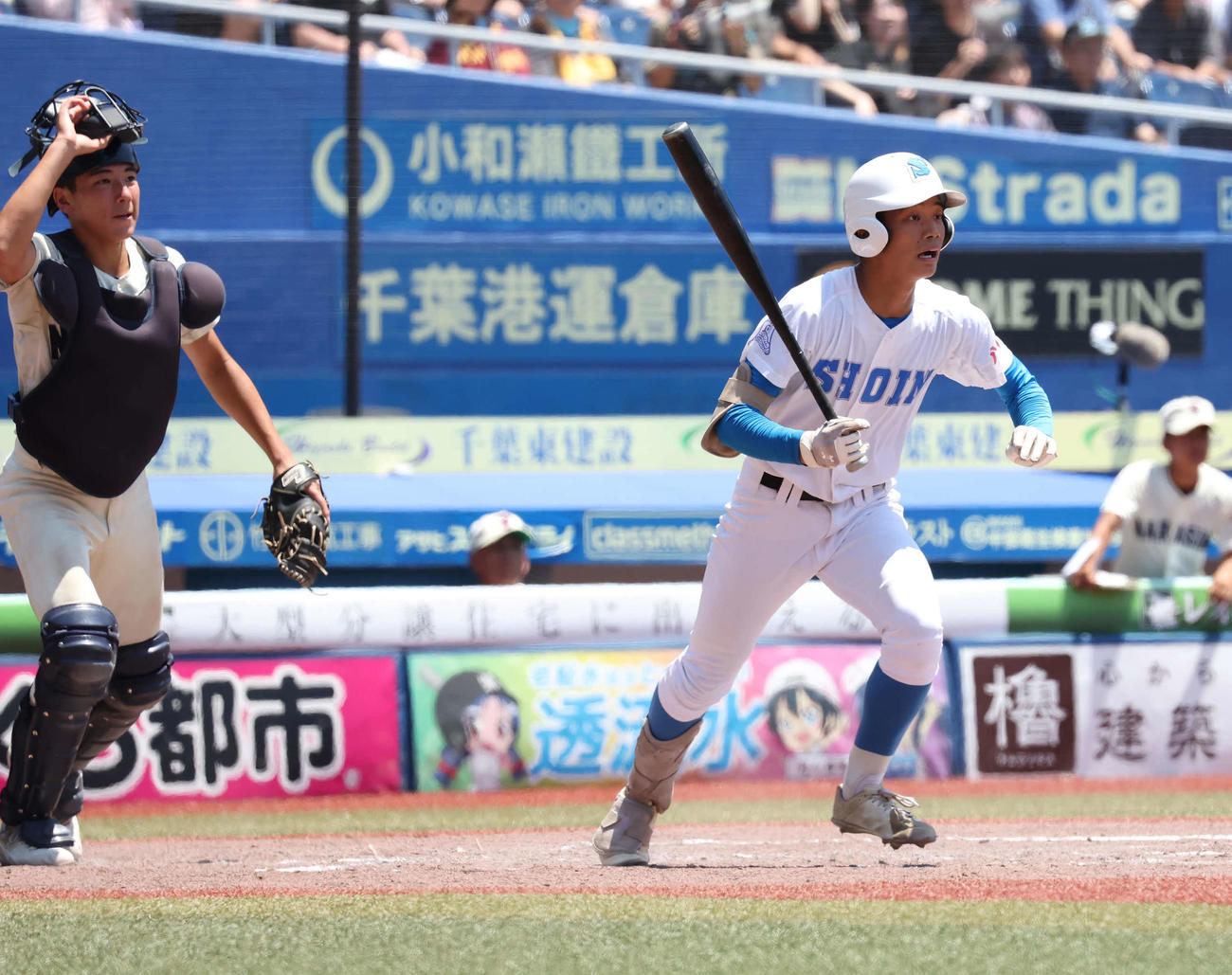 八千代松陰対習志野　5回表八千代松陰1死二塁、高橋優は右前に先制適時打を放つ。捕手小田川（撮影・丹羽敏通）