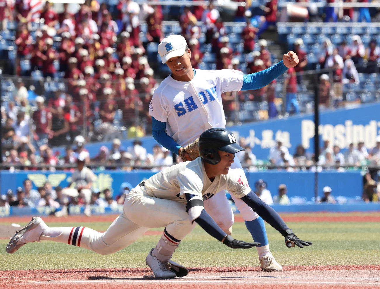 八千代松陰対習志野　8回裏習志野2死、林を一ゴロに仕留めてガッツポーズを決める高橋優（撮影・丹羽敏通）