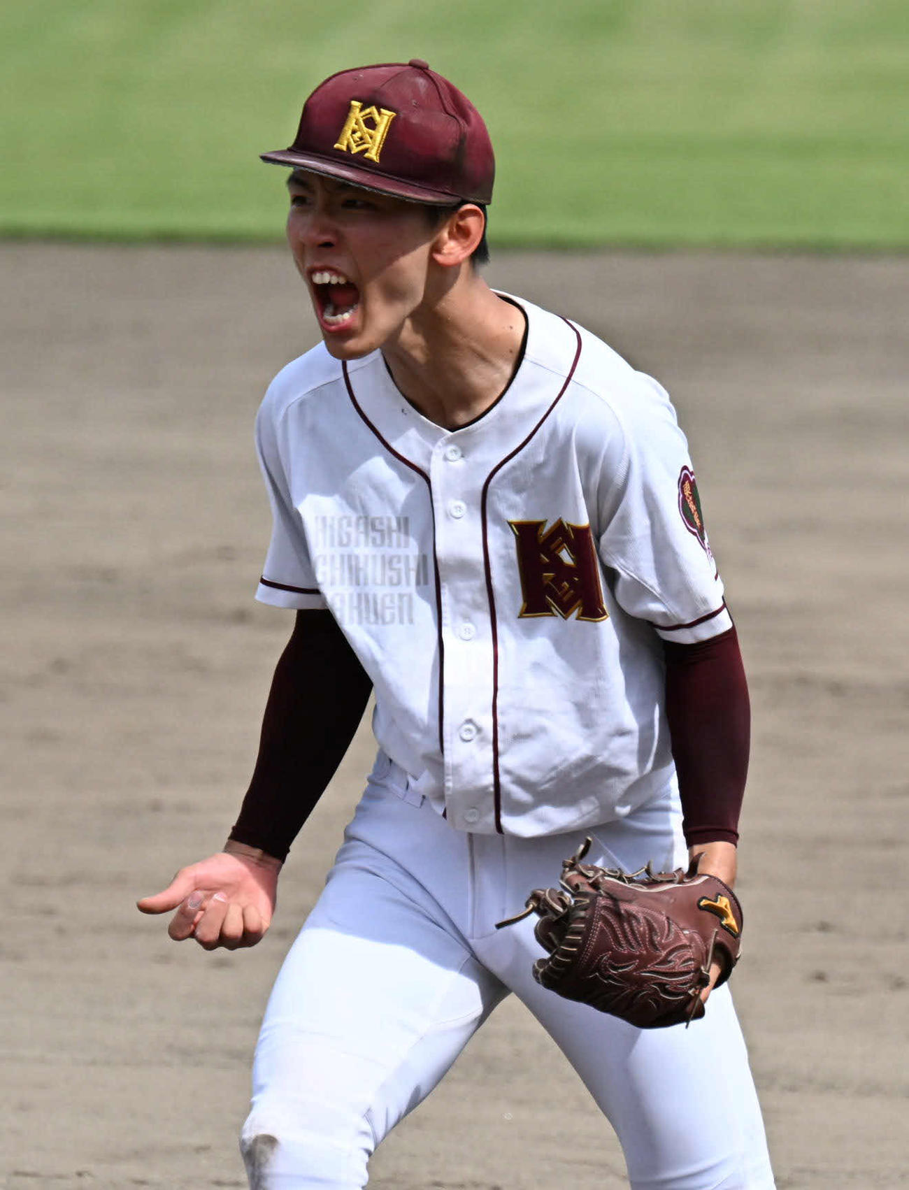九州国際大対東筑紫学園　8回表、雄叫びを上げる東筑紫学園先発の津田（撮影・林敢治）