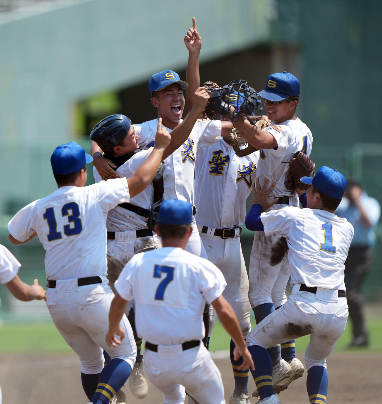 会津北嶺対聖光学院　優勝し喜びを爆発させる聖光学院ナイン（撮影・小島史椰）