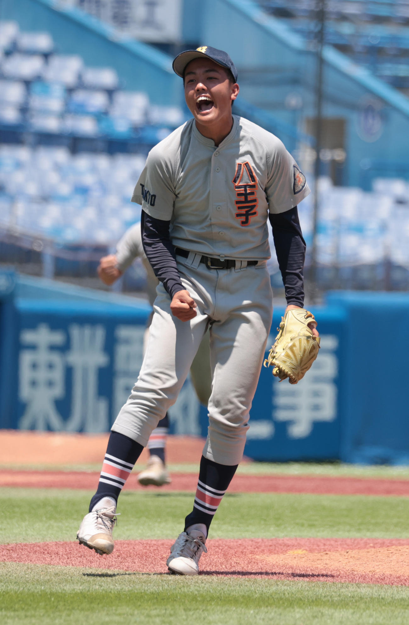 八王子学園八王子対早大学院　勝利しガッツポーズする八王子学園八王子・河口（撮影・柴田隆二）