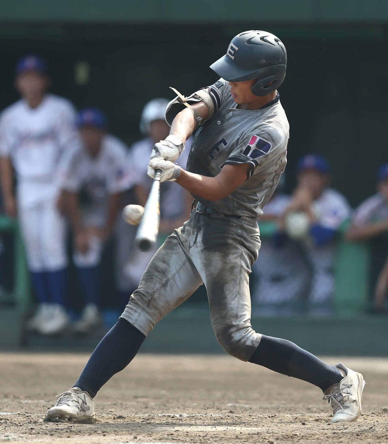 叡明対山村学園　延長11回表2死二、三塁、適時内野安打を放つ青木（撮影・河田真司）
