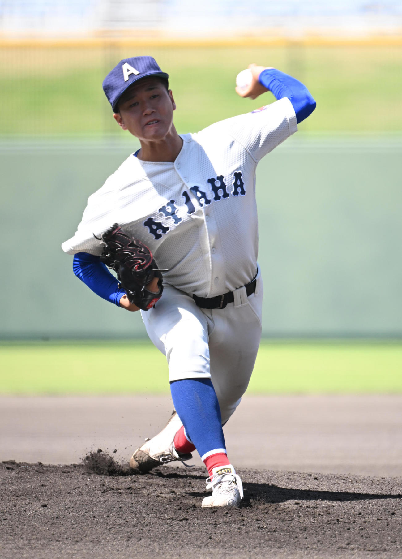 滋賀学園対綾羽　綾羽先発の藤田（撮影・和賀正仁）