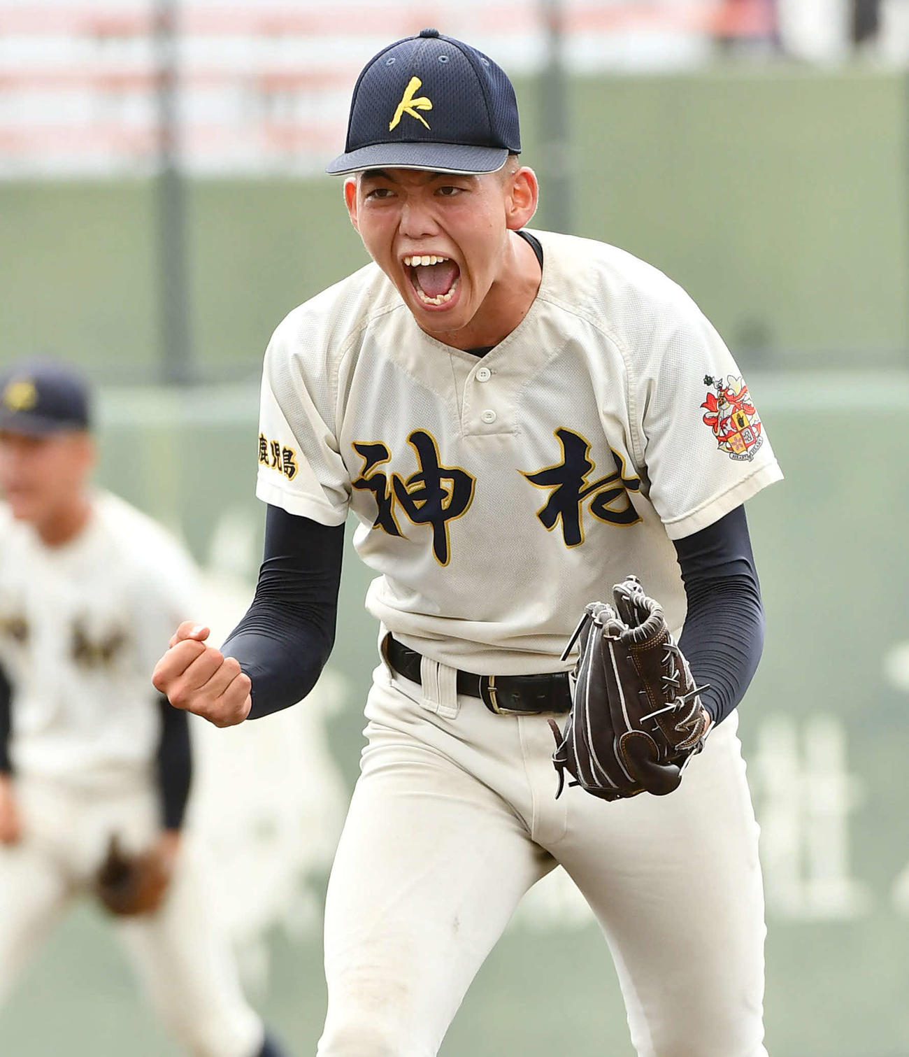 神村学園対れいめい　2回裏れいめい2死、平野を空振り三振に抑え、雄たけびをあげる神村学園早瀬（撮影・岩下翔太）