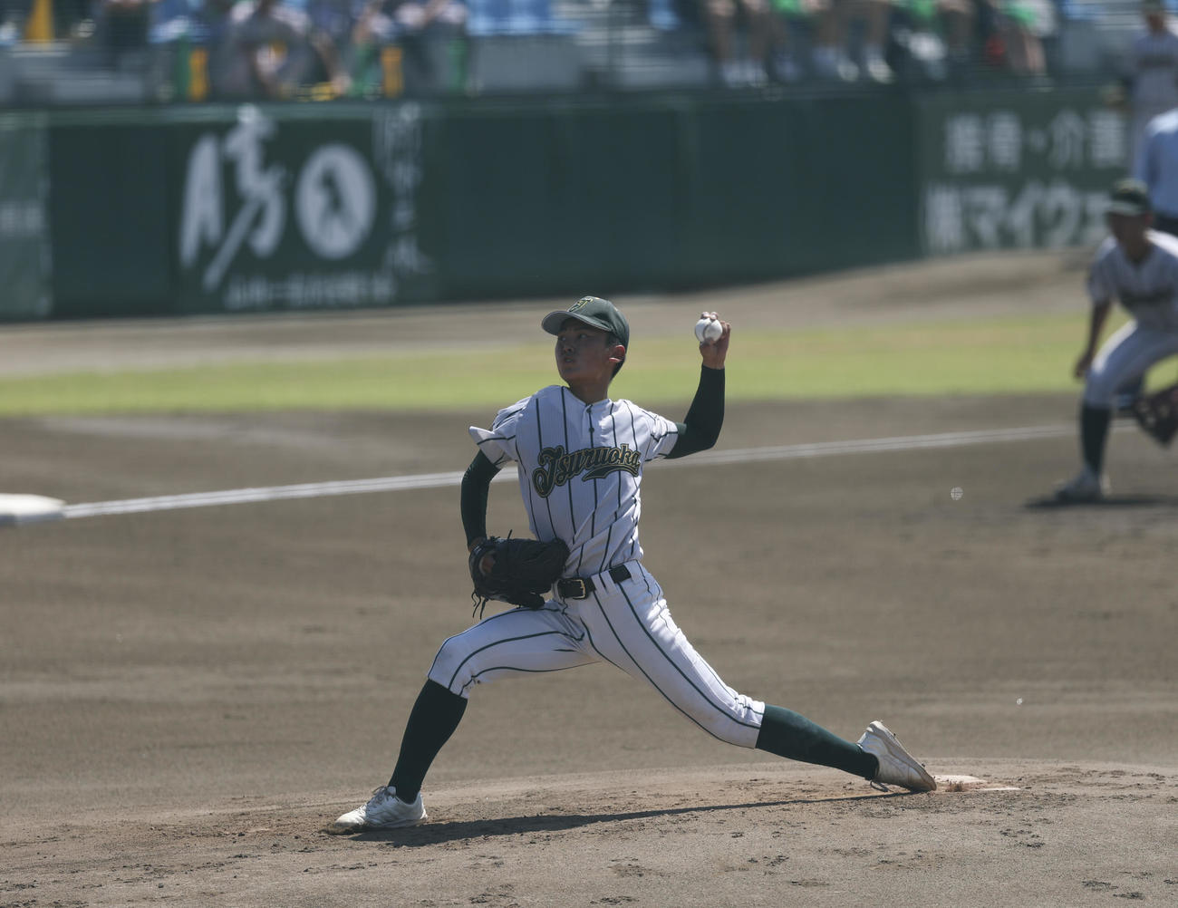 鶴岡東対日大山形　先発し力投する鶴岡東・杉浦（撮影・増田悦実）