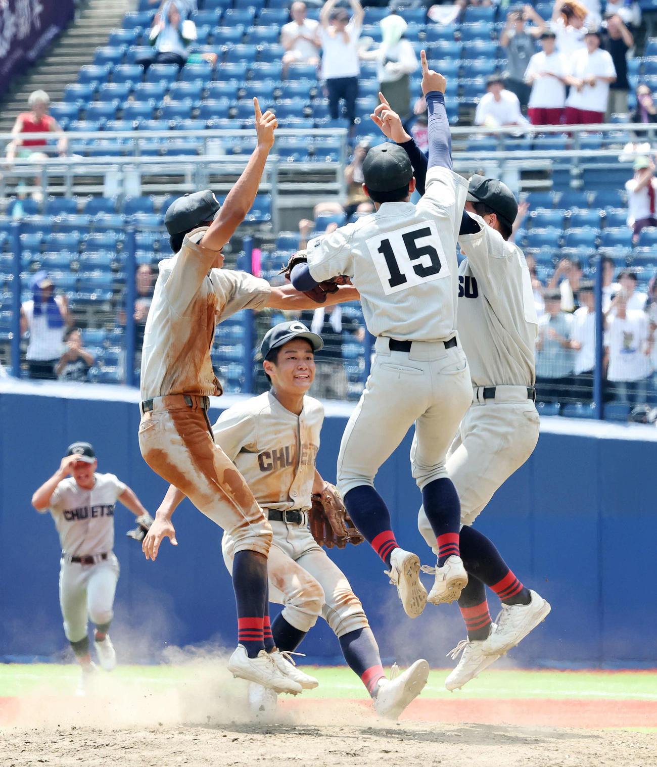 新潟産大付対中越　優勝し喜ぶ中越の選手たち（撮影・鈴木正人）