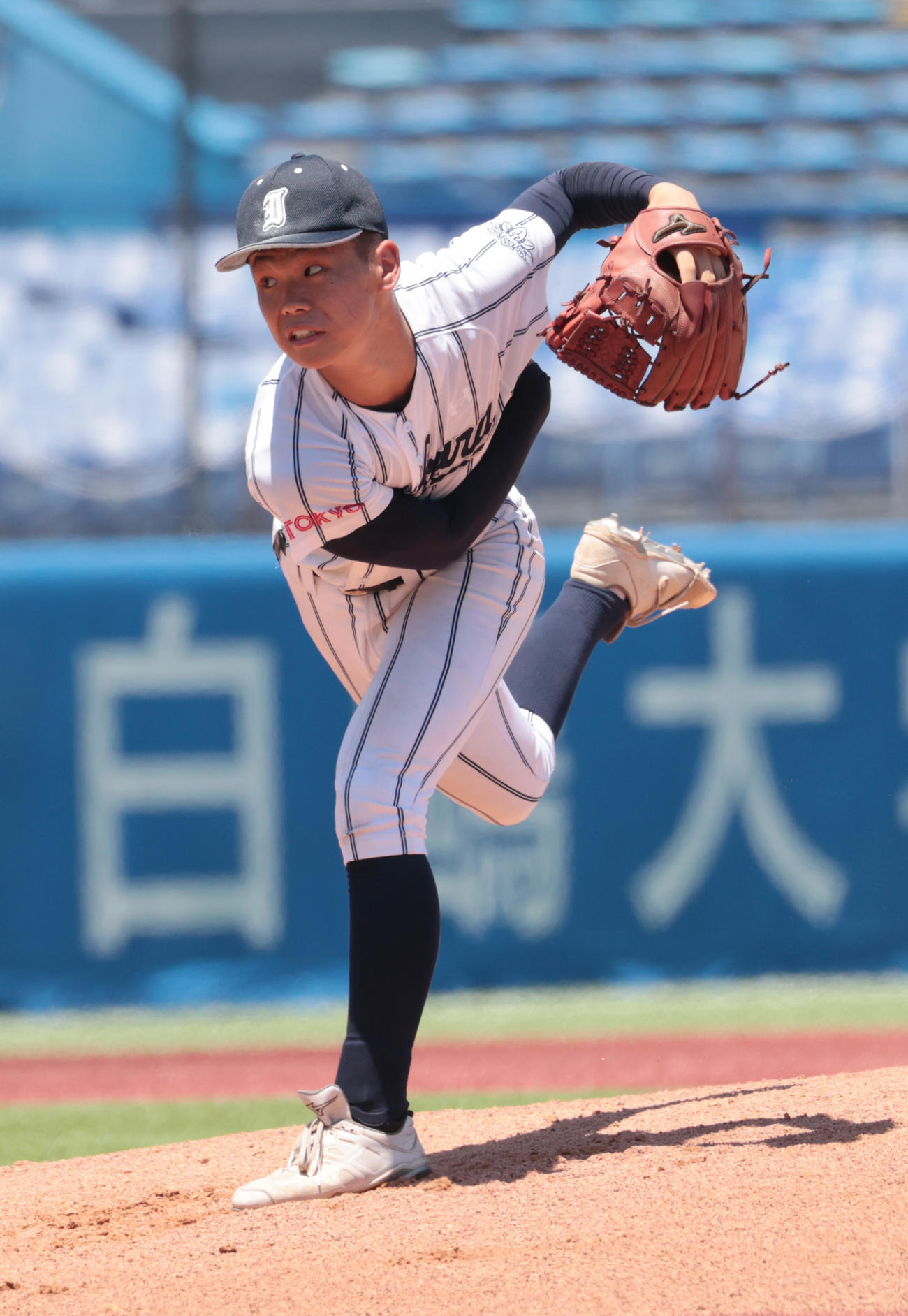 岩倉対修徳　先発した岩倉・上原（撮影・柴田隆二）