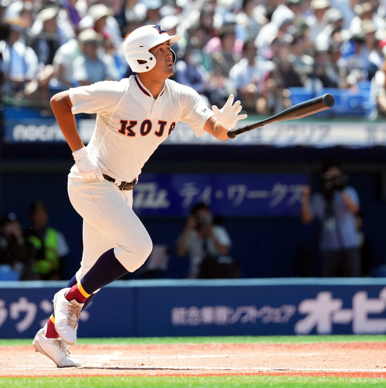 向上対東海大相模　1回表向上1死一、三塁、右翼線に適時二塁打を放つ古知屋（撮影・たえ見朱実）