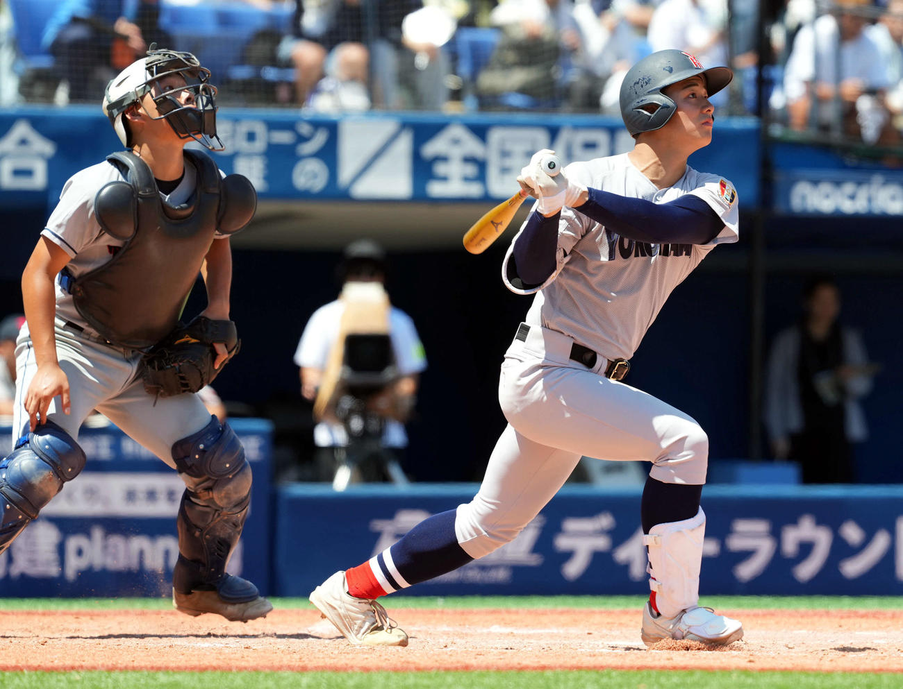 立花対横浜　5回裏横浜2死一、三塁、右越えに3点本塁打を放つ奥村頼（撮影・たえ見朱実）