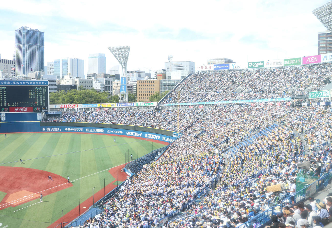 決勝が行われる横浜スタジアムは満員札止めとなった（撮影・寺本吏輝）