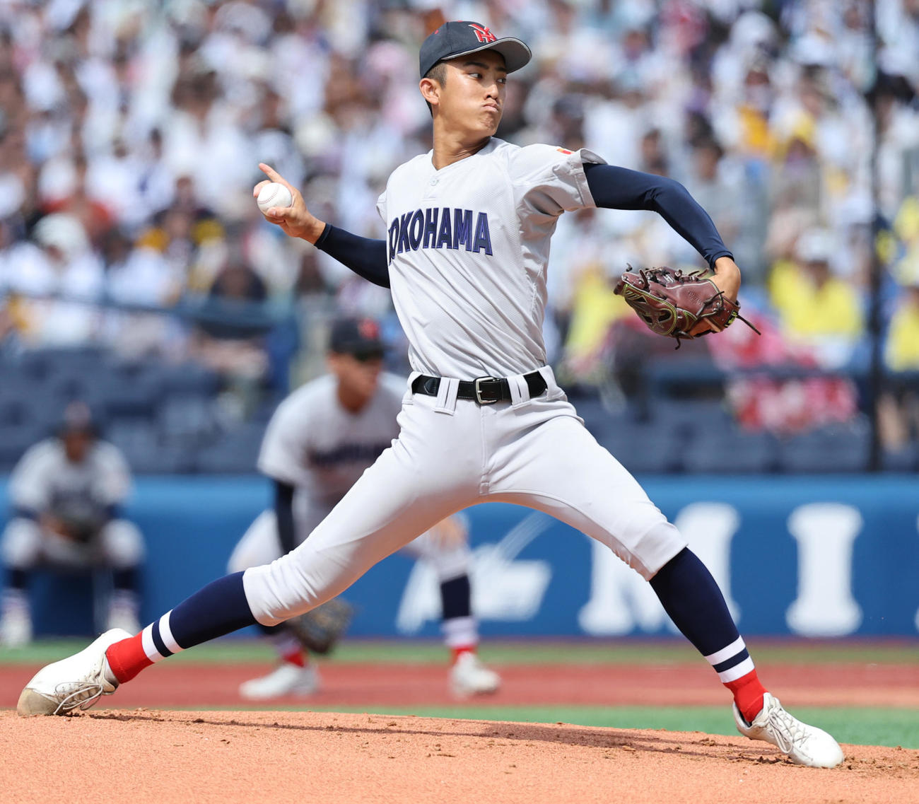横浜対東海大相模　横浜先発の織田（撮影・野上伸悟）