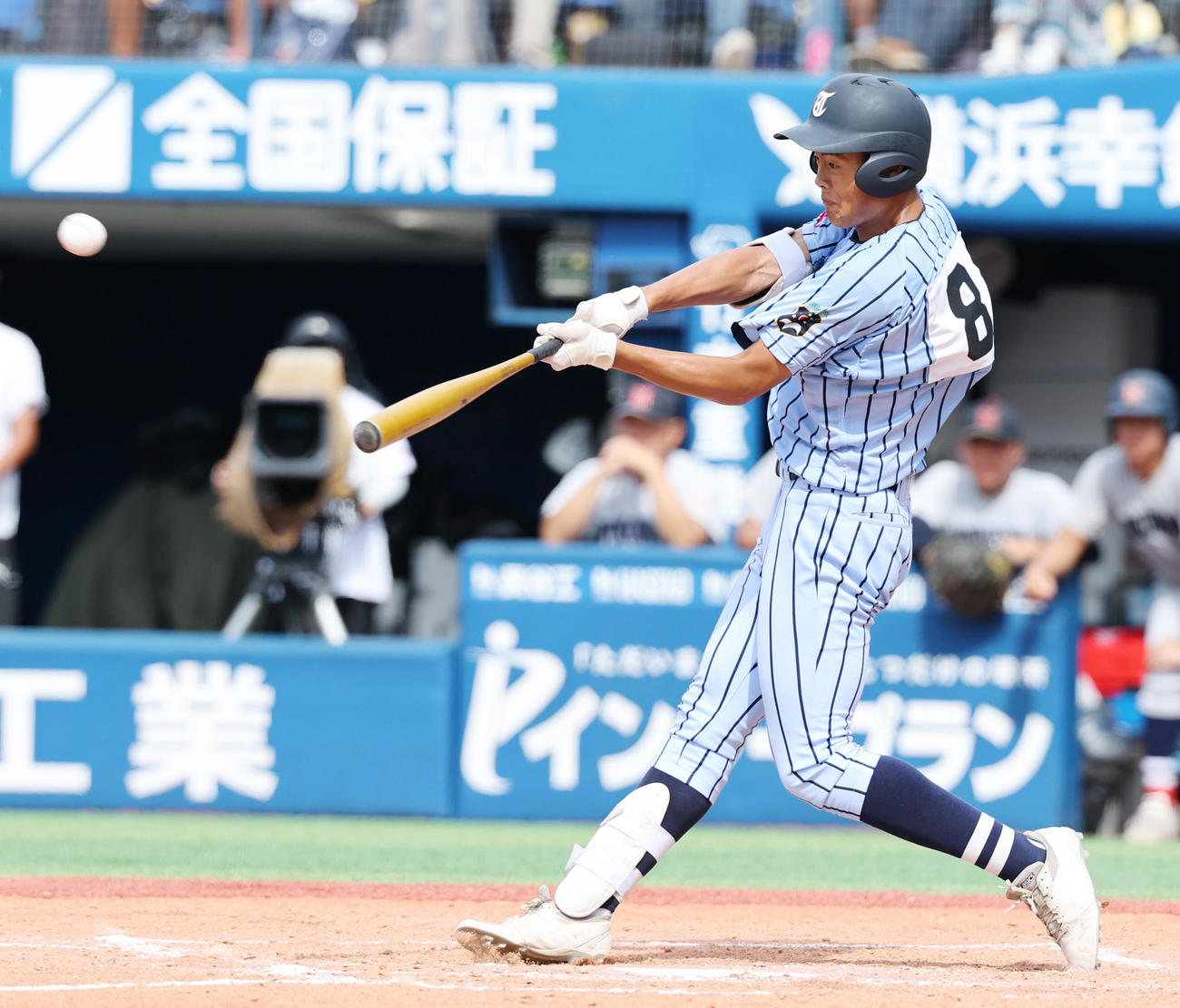 横浜対東海大相模　3回裏東海大相模1死一、二塁、右越え先制3点本塁打を放つ中村（撮影・野上伸悟）
