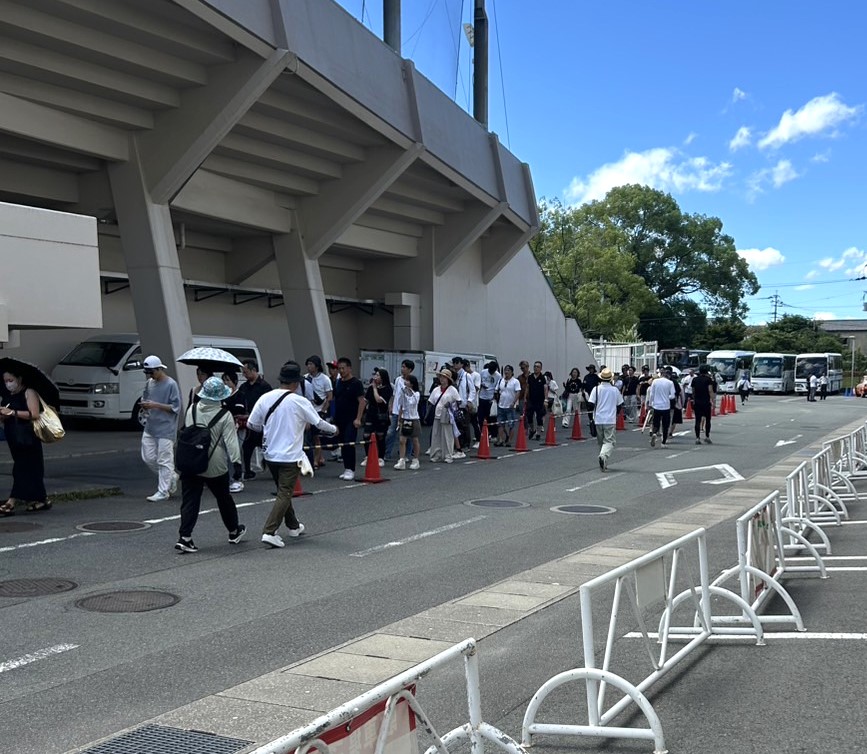 九州国際大付対西日本短大付　福岡大会決勝の当日券を求め、長蛇の列ができる（撮影・佐藤究）