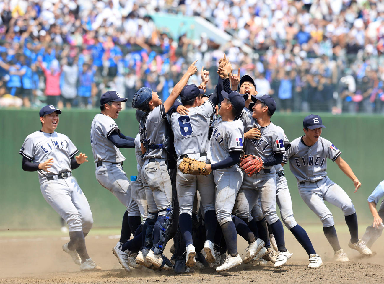 叡明対昌平　初優勝を決め、喜ぶ叡明の選手たち（撮影・浅見桂子）
