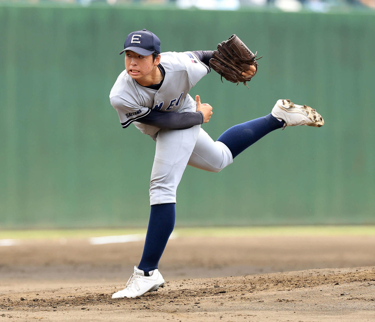 叡明対昌平　力投する叡明先発の増渕（撮影・浅見桂子）