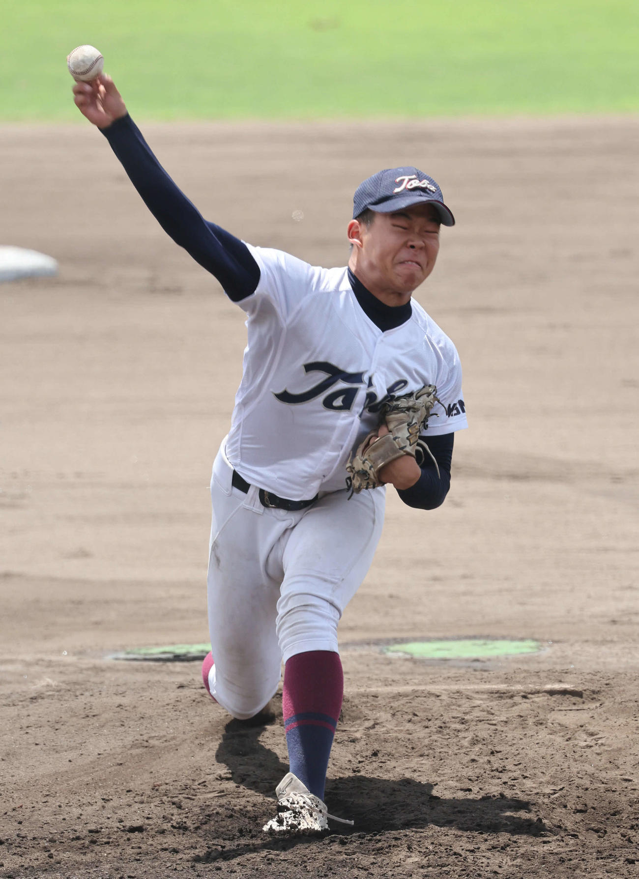 京都国際対鳥羽　5回途中から登板した鳥羽3番手の正村（撮影・西尾就之）