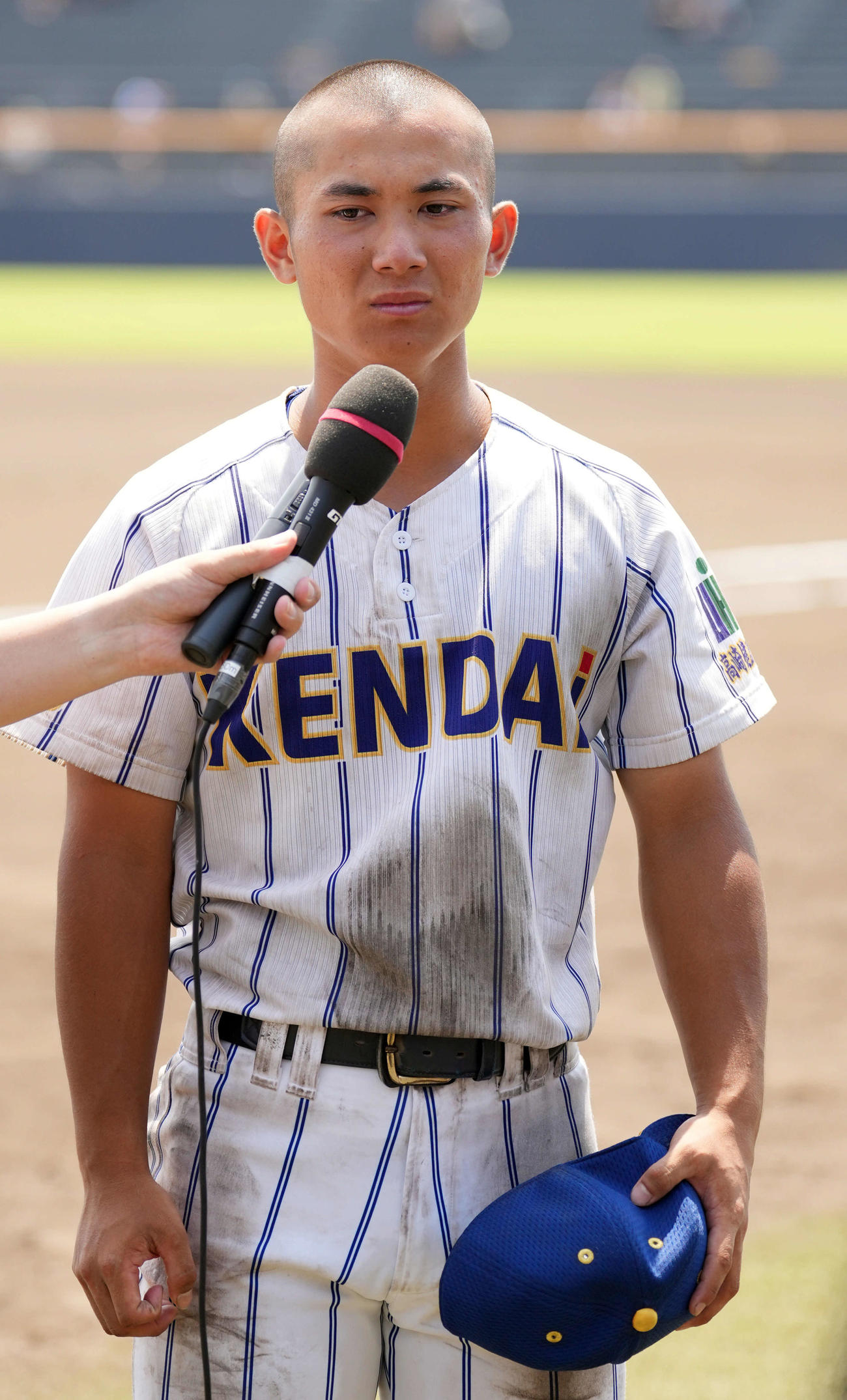 前橋育英対建大高崎　優勝しインタビューに応える加藤主将（撮影・小島史椰）