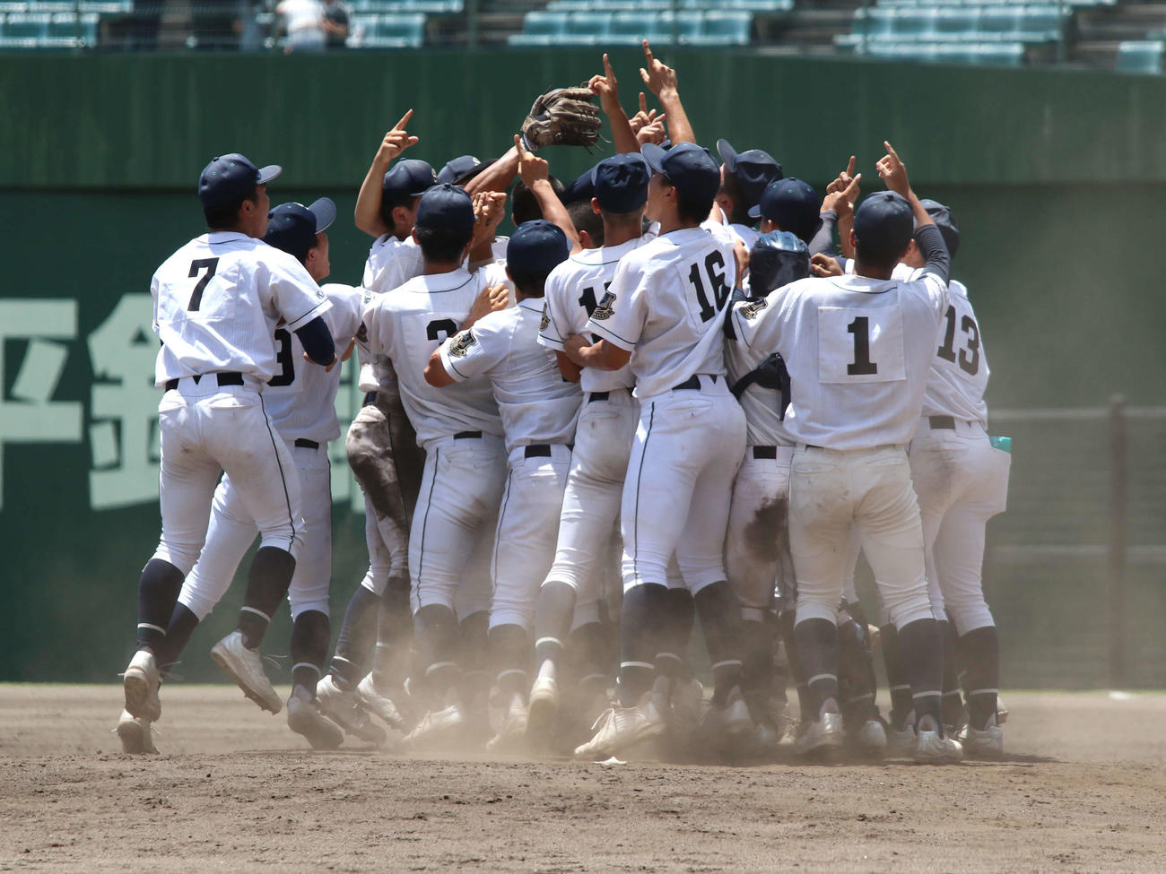 岡山学芸館対おかやま山陽　優勝を決めて歓喜する岡山学芸館ナイン（撮影・一樹）