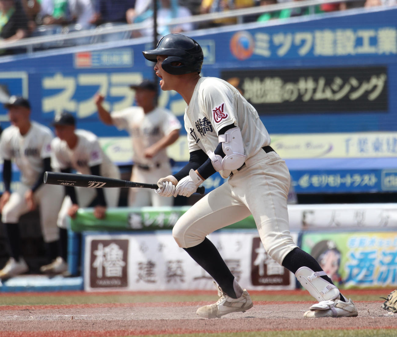 八千代松陰対市船橋　タイブレーク10回裏市船橋2死満塁、川崎は中前にサヨナラ打を放つ（撮影・柴田隆二）