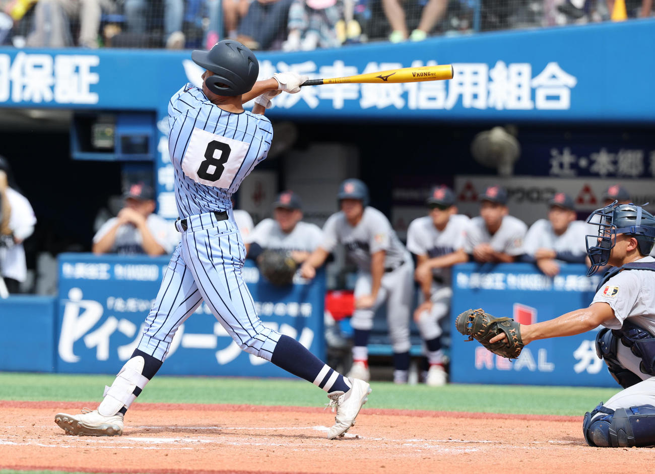 横浜対東海大相模　3回裏東海大相模1死一、二塁、右越え先制3点本塁打を放つ中村（撮影・野上伸悟）