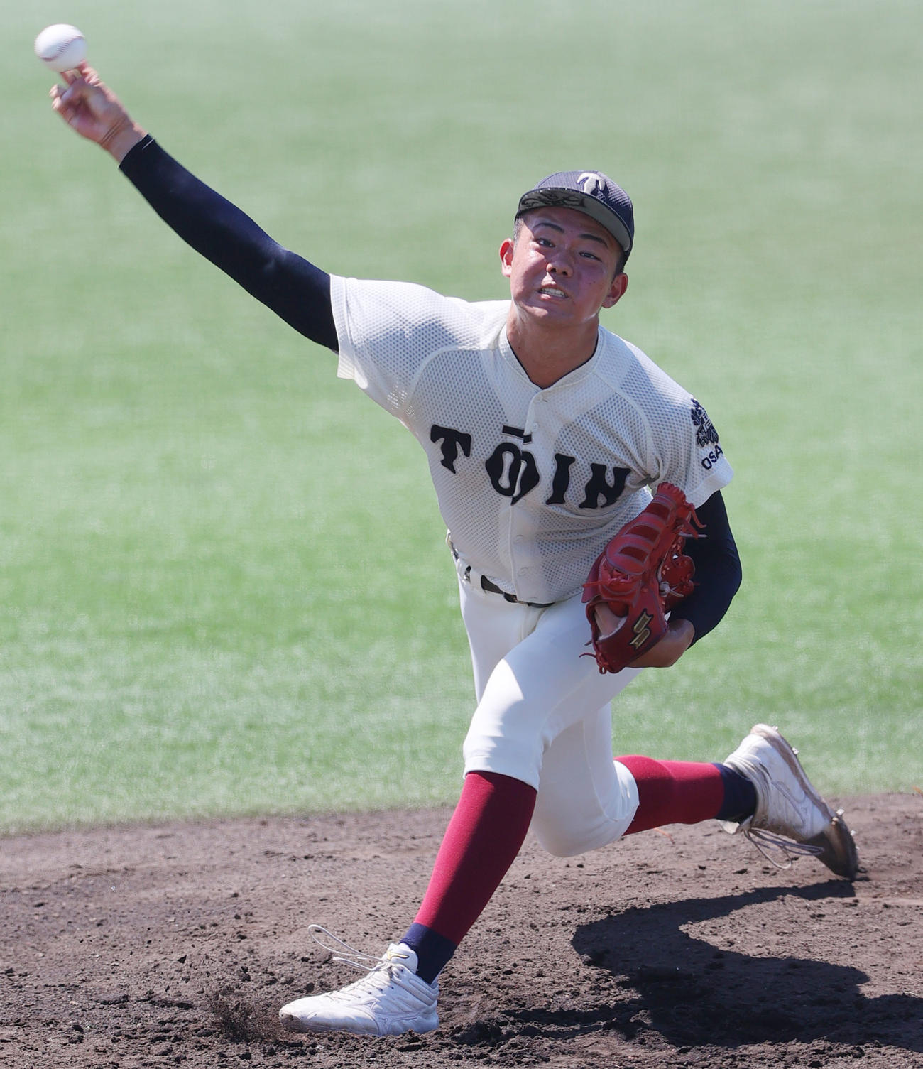 東大阪大柏原対大阪桐蔭　2回表、力投する大阪桐蔭の森（撮影・上山淳一）
