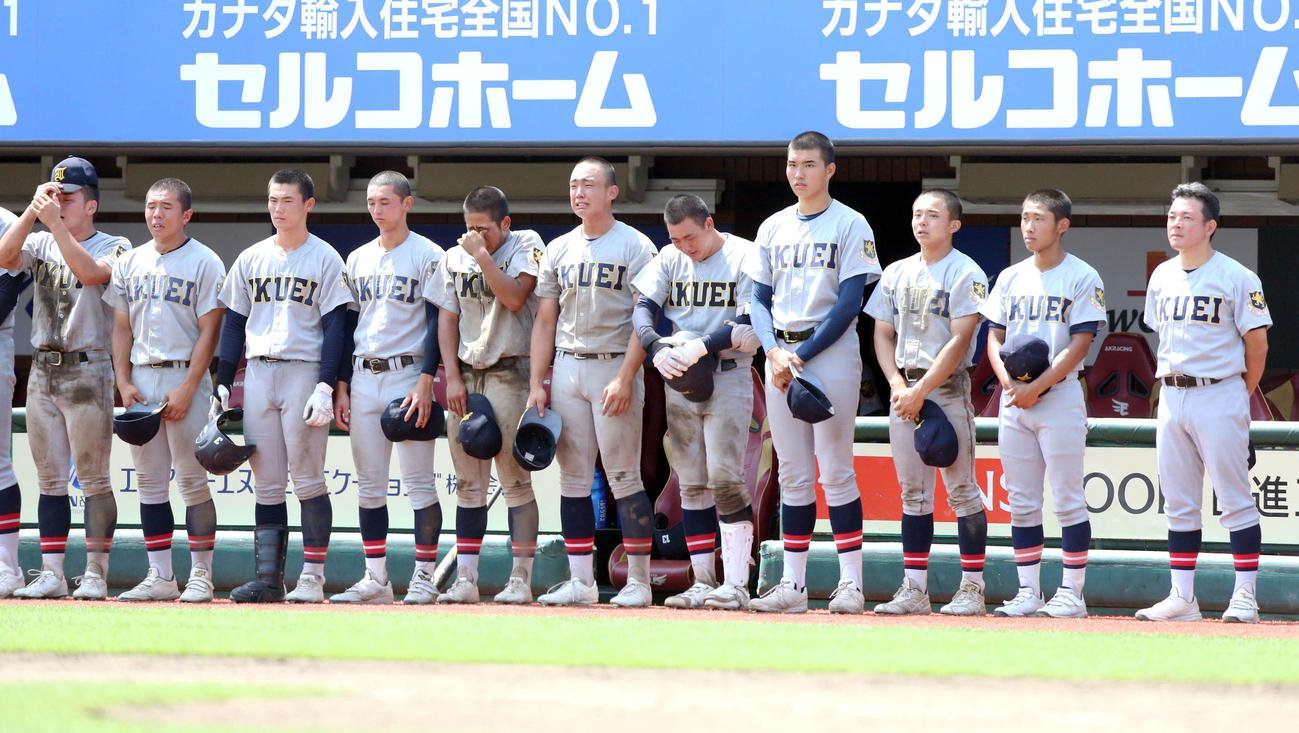 24年7月23日、決勝で聖和学園に敗れ、涙を流す仙台育英ナイン