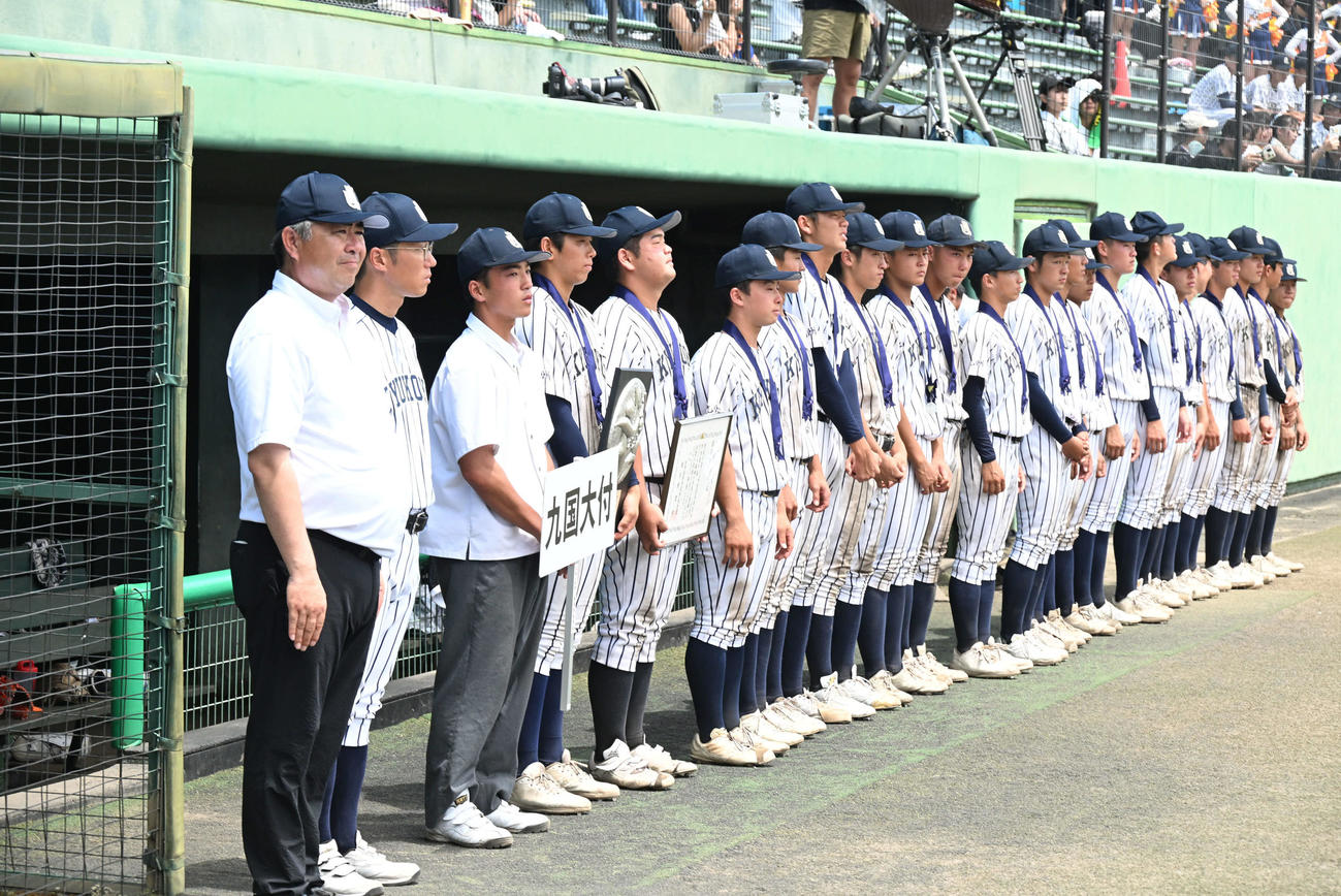 九州国際大付対西日本短大付　福岡大会準優勝した九州国際大付ナイン（撮影・林敢治）