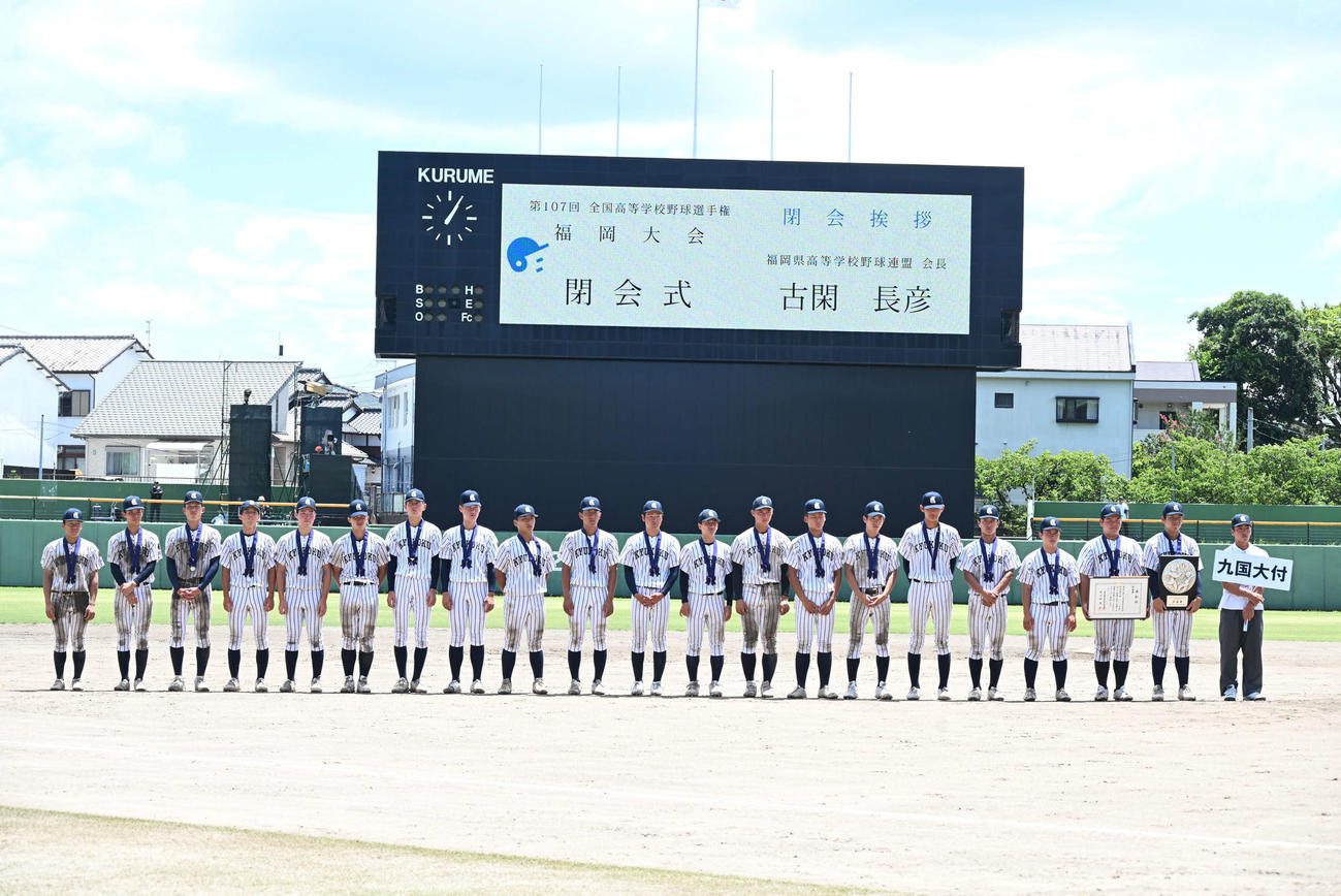 九州国際大付対西日本短大付　福岡大会準優勝した九州国際大付ナイン（撮影・林敢治）