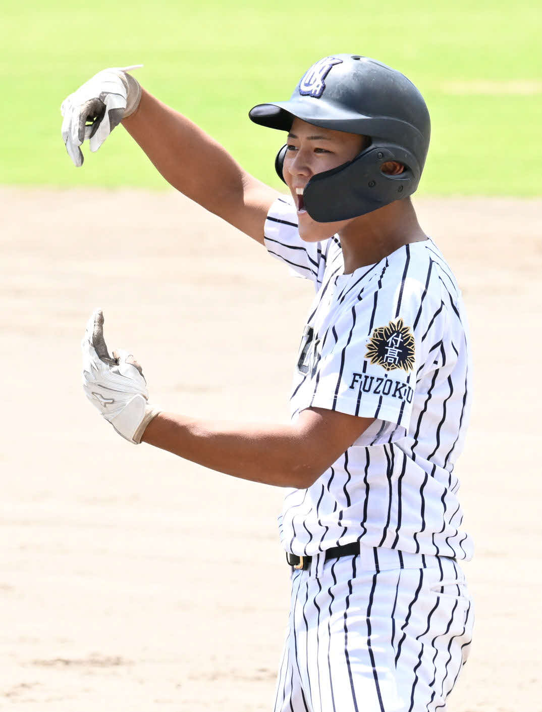 九州国際大付対西日本短大付　4回表九州国際大付1死一、三塁、吉田は中前適時打を放つ（撮影・林敢治）