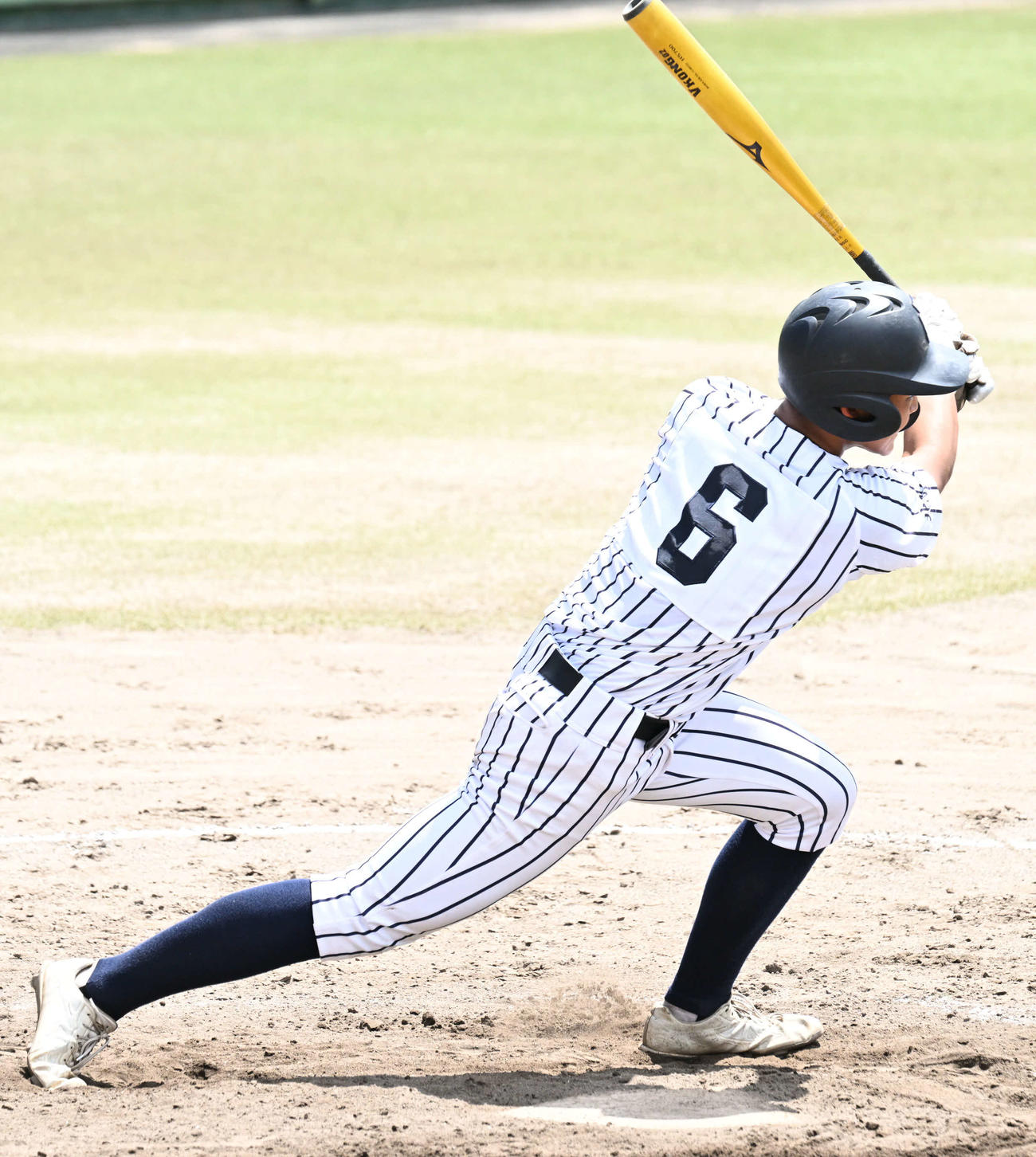 九州国際大付対西日本短大付　4回表九州国際大付1死一、三塁、吉田は中前適時打を放つ（撮影・林敢治）