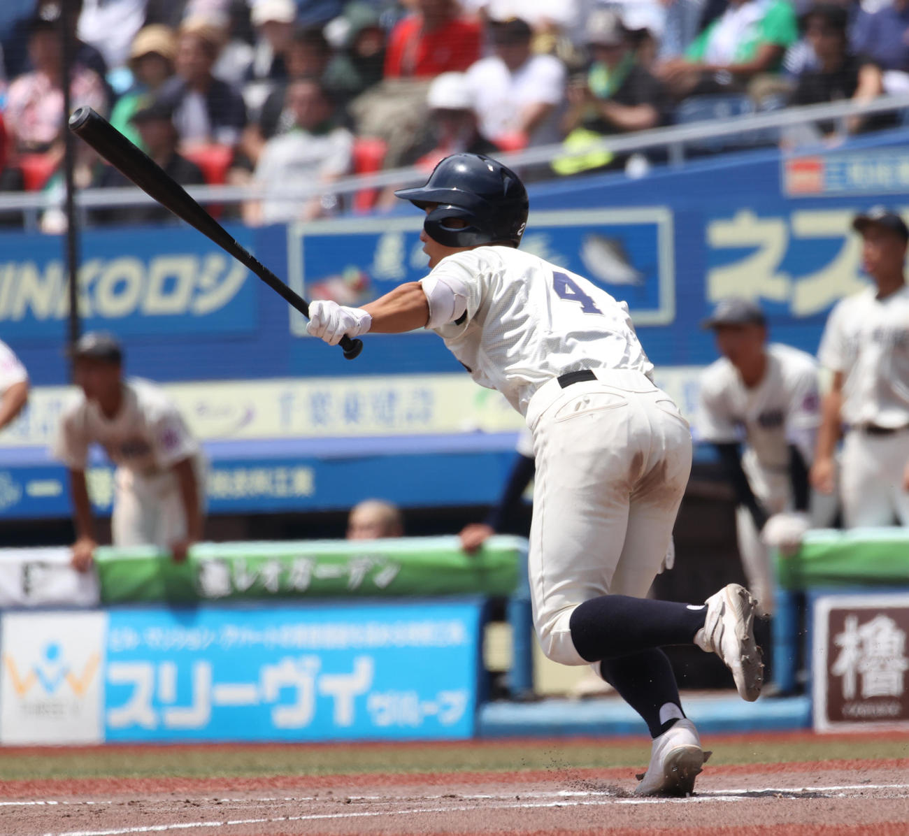 八千代松陰対市船橋　7回裏市船橋1死二塁、満崎は中前に適時打を放つ（撮影・柴田隆二）