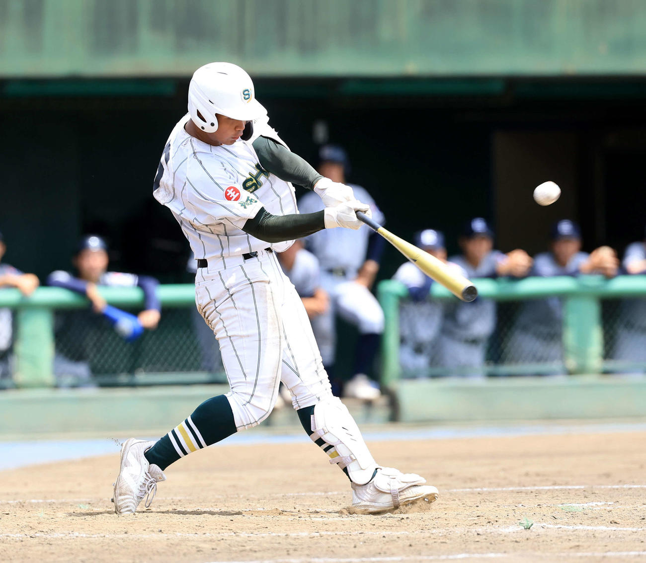 叡明対昌平　5回裏昌平2死、桜井は中越え勝ち越しソロ本塁打を放つ（撮影・浅見桂子）